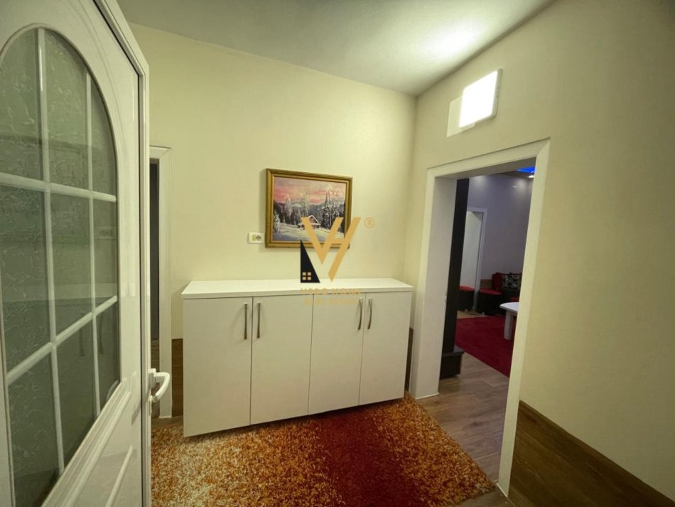 Tirane, jepet me qera apartament 2+1+Ballkon Kati 2, 125 m² 450 € (STACIONI I TRENIT)