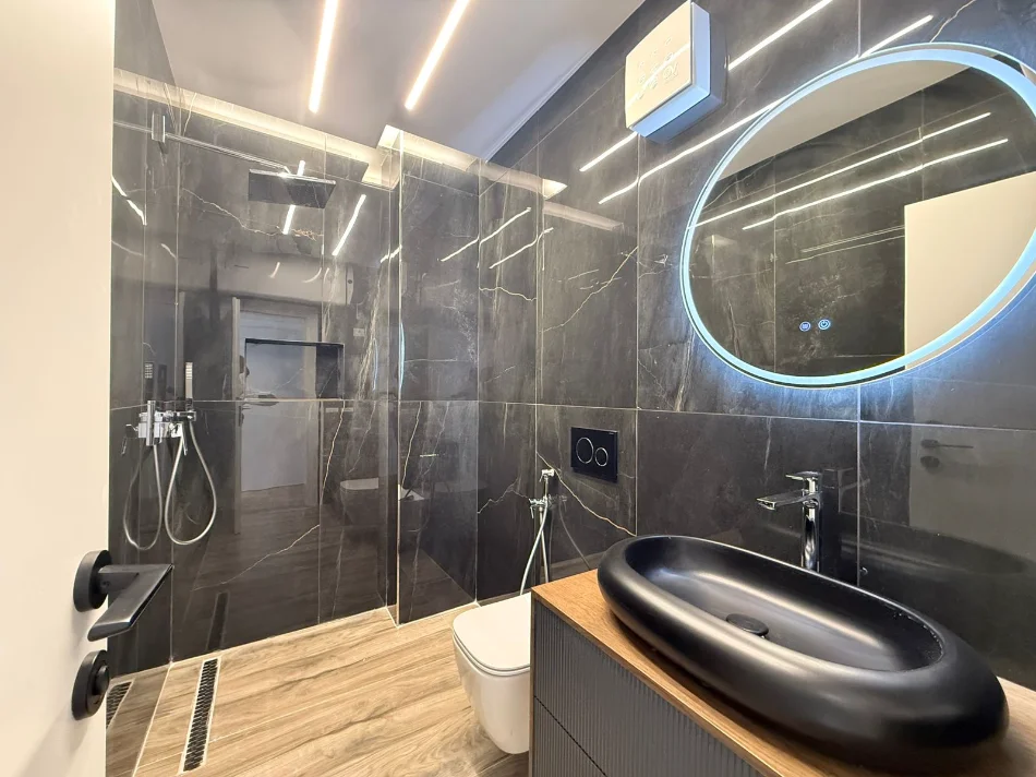 Tirane, jepet me qera apartament 2+1 Kati 8, 96 m² 950 € 