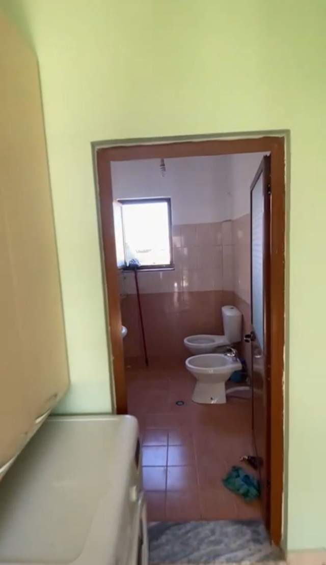 Tirane, jepet me qera shtepi 2+1 Kati 2, 90 m² 30.000 Leke (rruga Burgut)