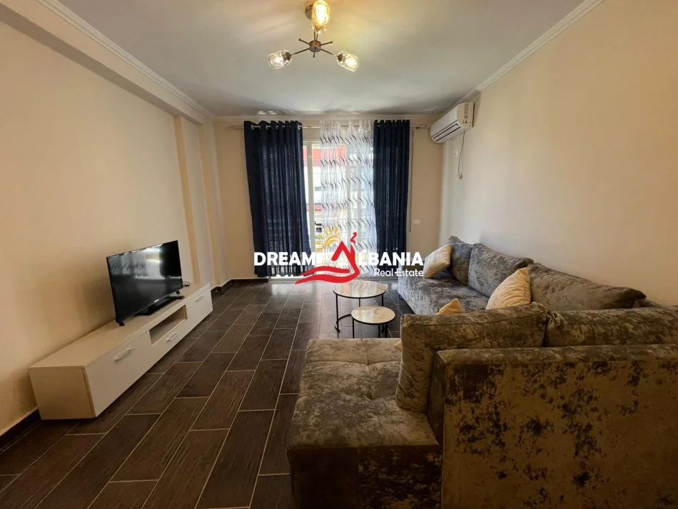 Tirane, jepet me qera apartament 2+1 , 114 m² 450 € (Yzberisht)