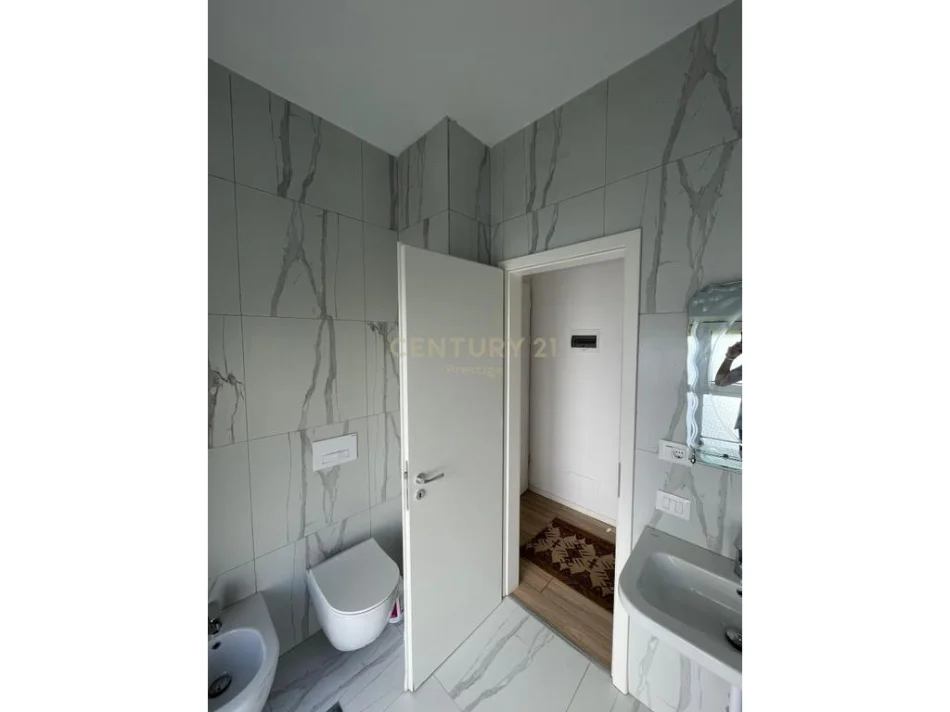 Tirane, jepet me qera apartament 2+1 Kati 4, 85 m² 400 €