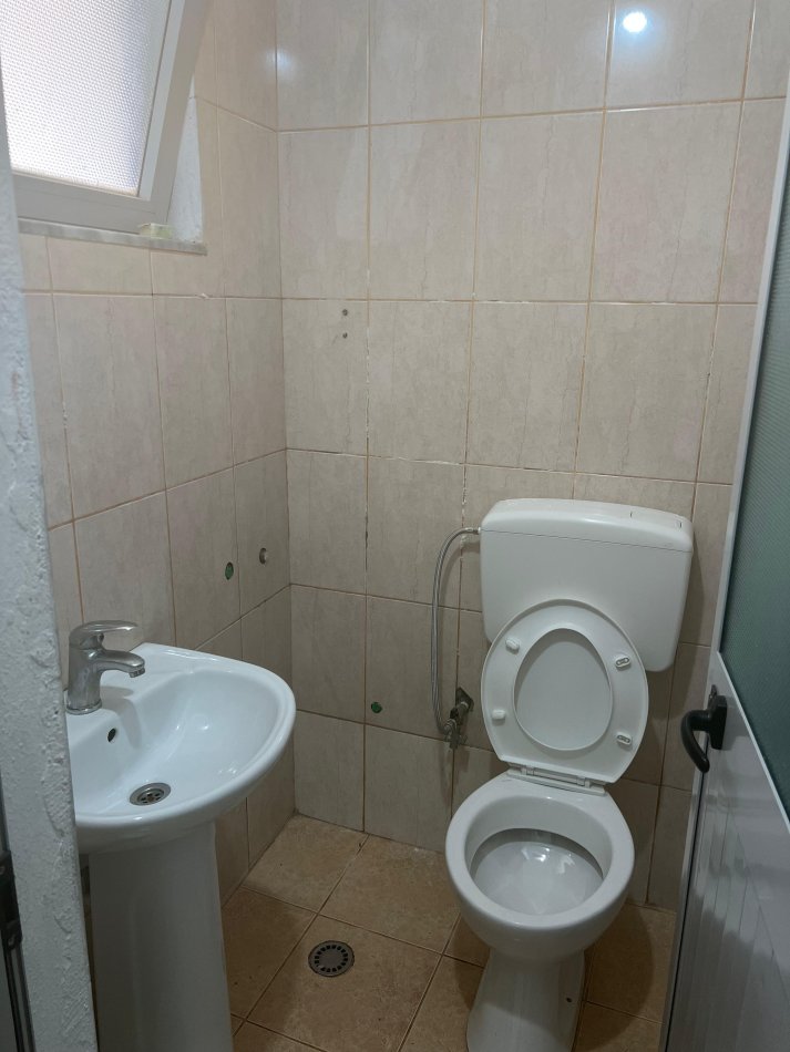 Tirane, jepet me qera Kati 0, 126 m² 500 € (rruga Besa, Siri Kodra)