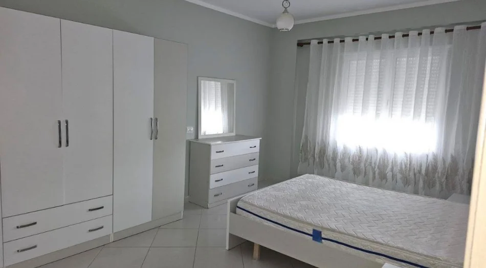 Tirane, jepet me qera apartament 2+1 Kati 1, 80 m² 650 € (Liqeni Artificial)