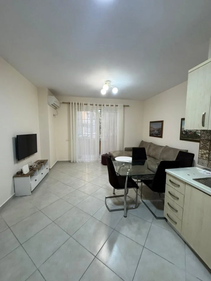 Tirane, jepet me qera apartament 2+1+Ballkon Kati 3, 80 m² 55 000 Leke (Kodra e Diellit)