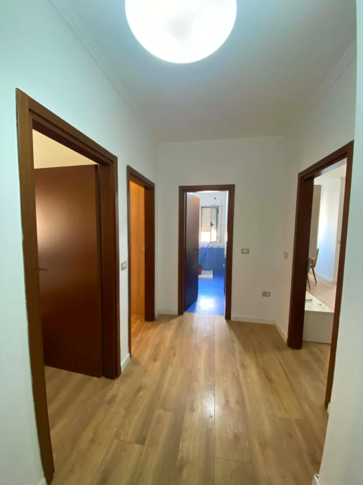 Tirane, Qera- Super apartament 2+1+2+2 Ballkon2 Kati 4, 120 m² 80.000 leke (Liqeni i Thate)