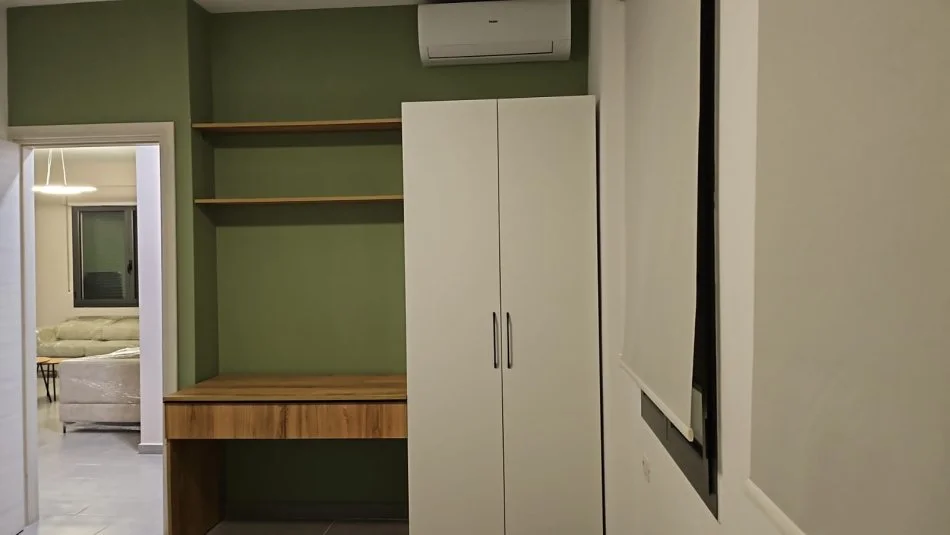 Tirane, jepet me qera apartament 2+1+Ballkon Kati 5, 108 m² 800 € (rruga Zallit)