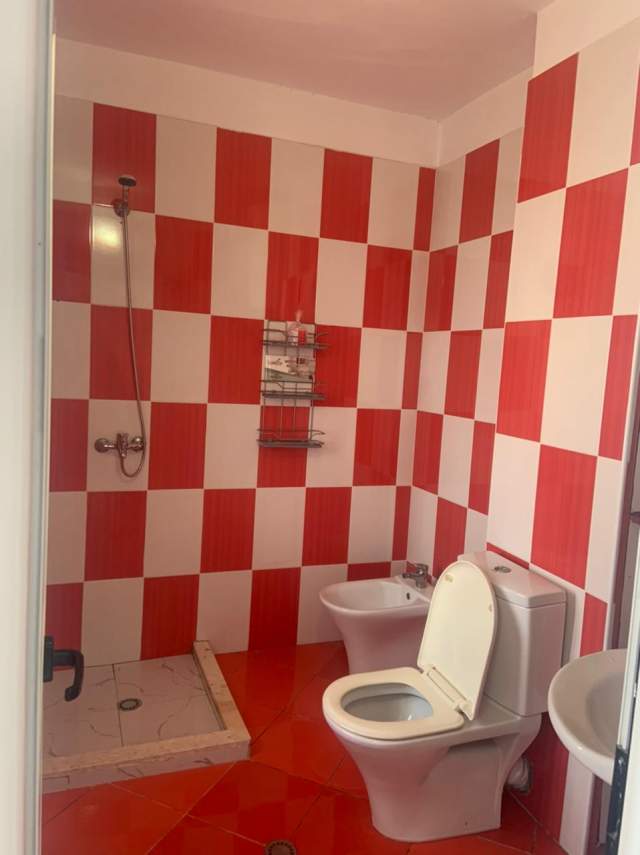 Durres, jepet me qera apartament 1+1+A+BLK Kati 8, 60 m² 250 Euro (pavaresia)