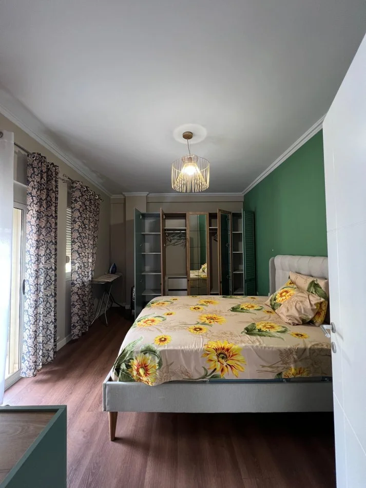 Tirane, jepet me qera apartament 2+1 Kati 3, 100 m² 400 € (Rruga e Thesarit)
