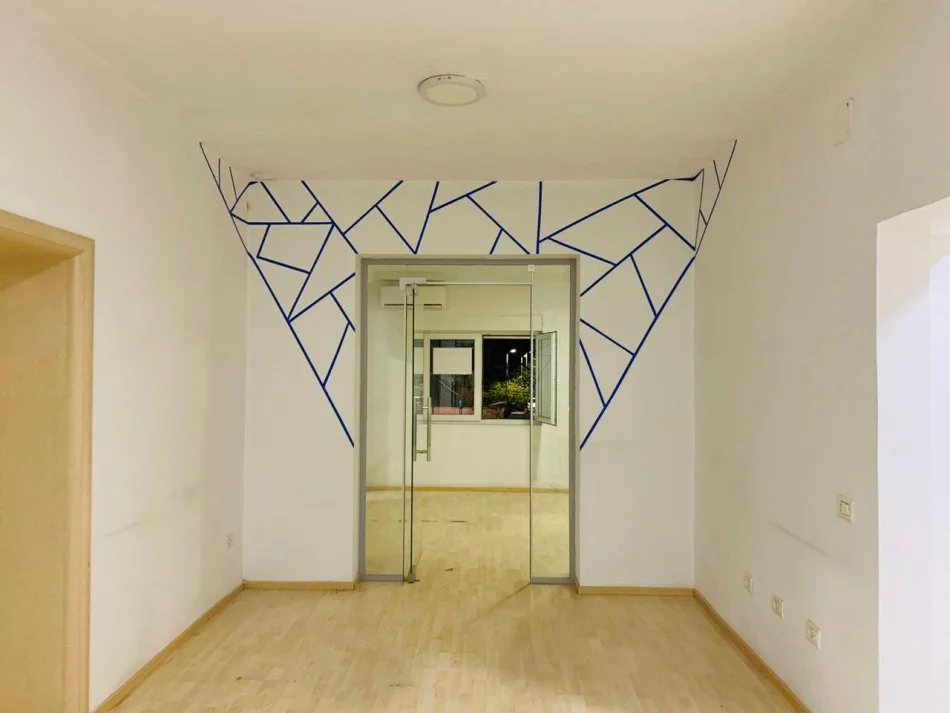 Tirane, jepet me qera apartament 4+1+Ballkon Kati 2, 140 m² 800 € (rruga e durresit ngjitur me kafe flora)