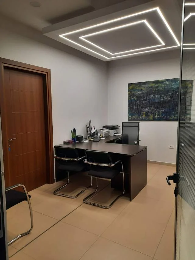 Tirane, shitet ambjent biznesi Kati 1, 448 m² 1.066.000 Euro (Kinostudio, prane Tower Brigde)