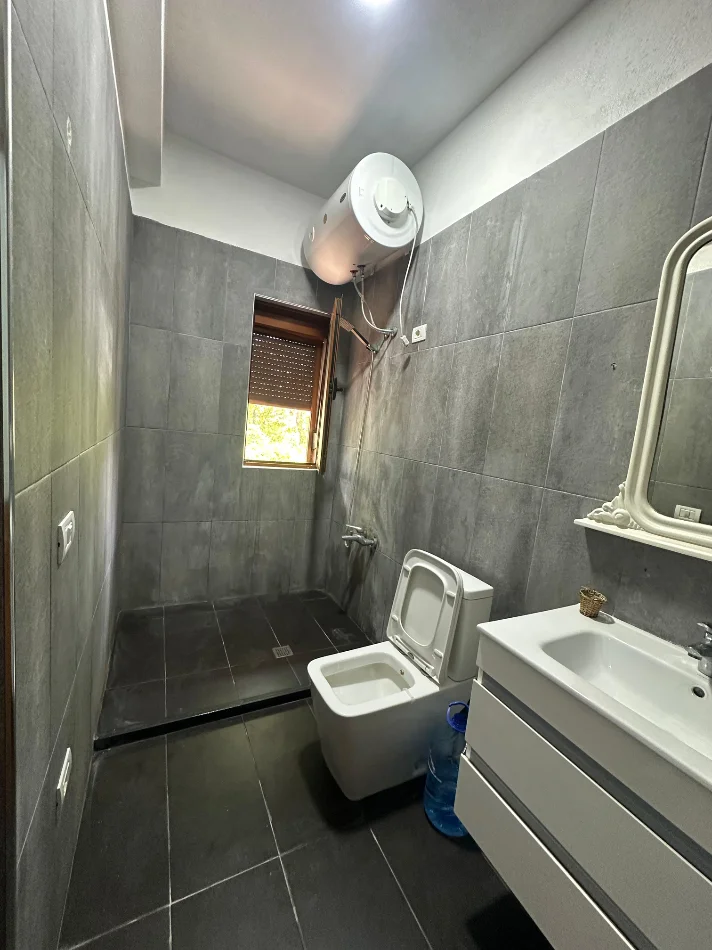 Tirane, jepet me qera shtepi 2+1 Kati 2, 400 € (Casa italia)