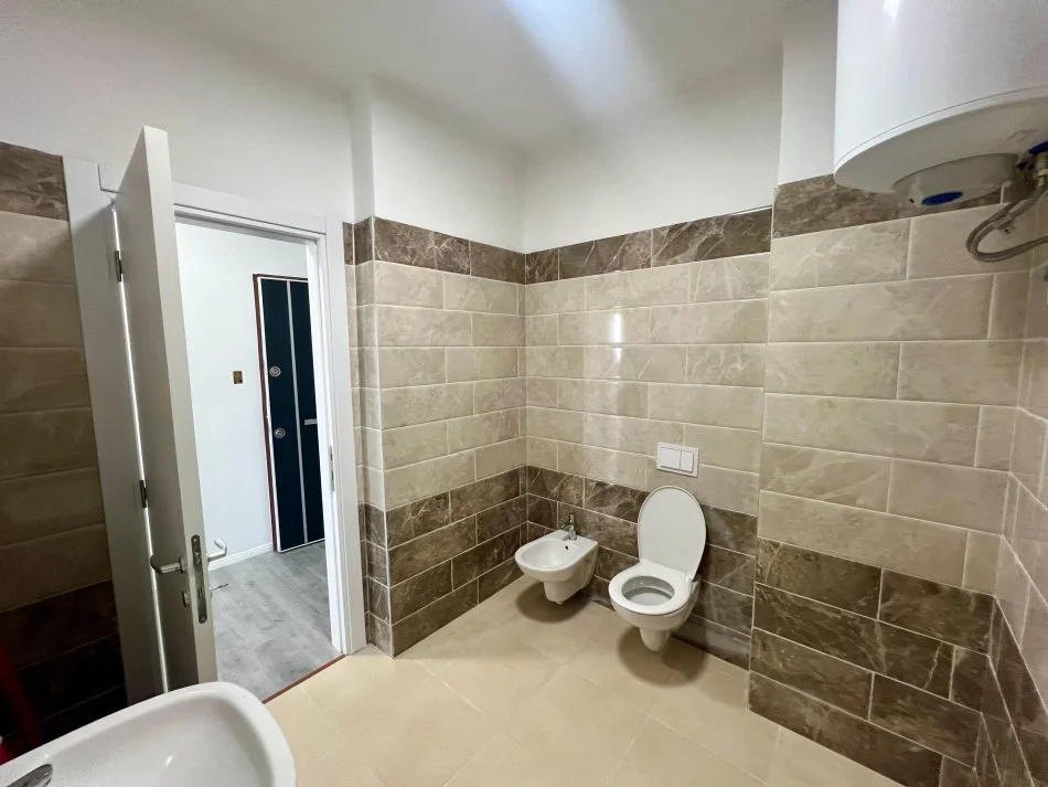 Tirane, jepet me qera 1+1 Kati 10, 75 m² 500 € (rruga e dibres)