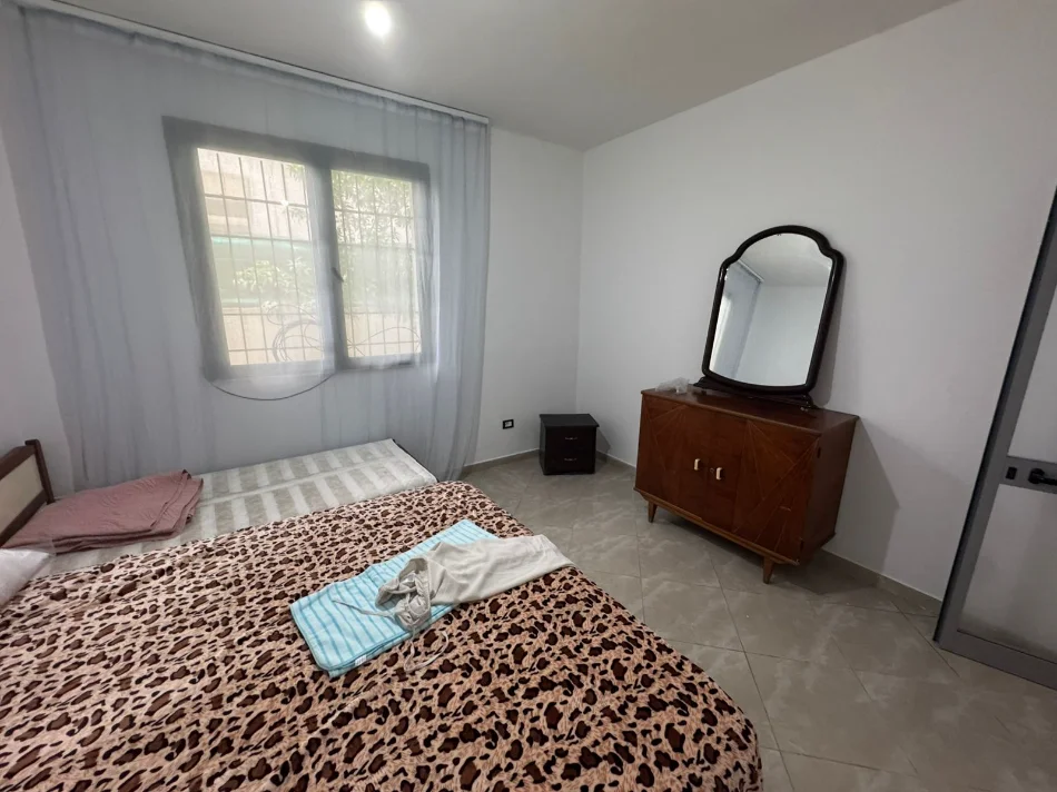 Durres, jepet me qera apartament 2+1 Kati 1, 330 € (Kenete, Durres)