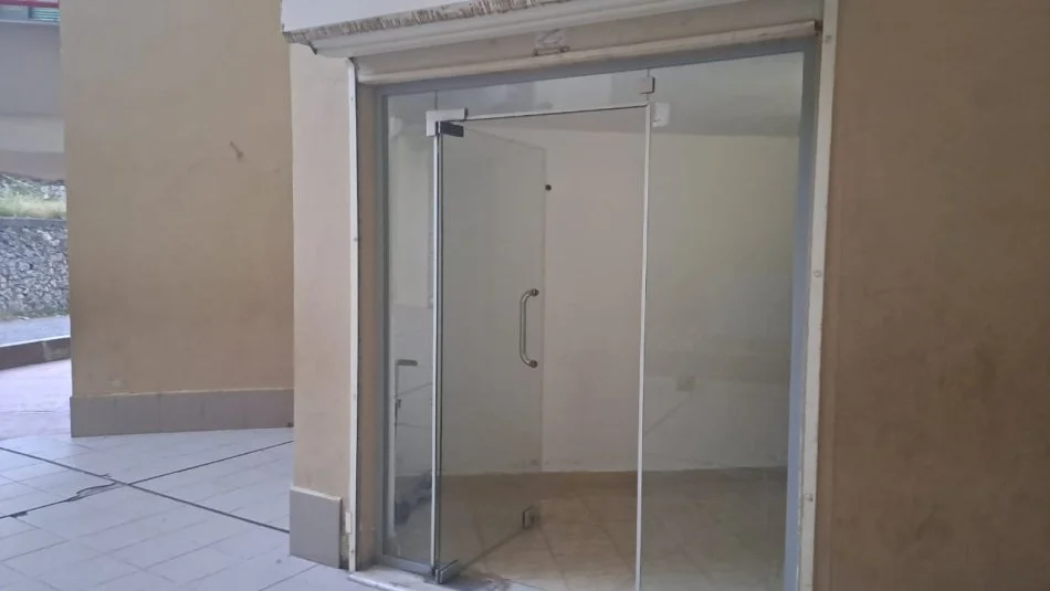 Tirane, jepet me qera apartament 1+1+Ballkon Kati 1, 76 m² 76.250 € (fresk)