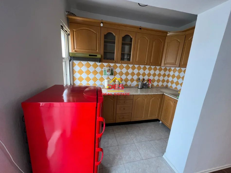 Vlore, shitet apartament 2+1+Ballkon Kati 5, 75 m² 80.000 € (Rr 7 Nëntori)