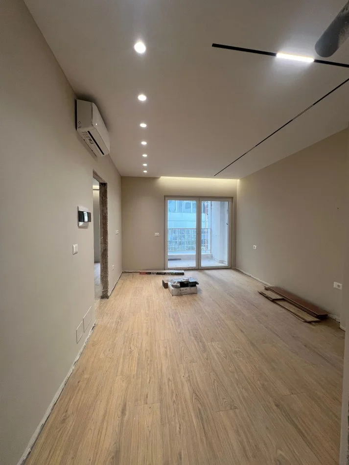 Tirane, jepet me qera apartament 1+1 Kati 1, 65 m² 600 € (Zogu i zi)