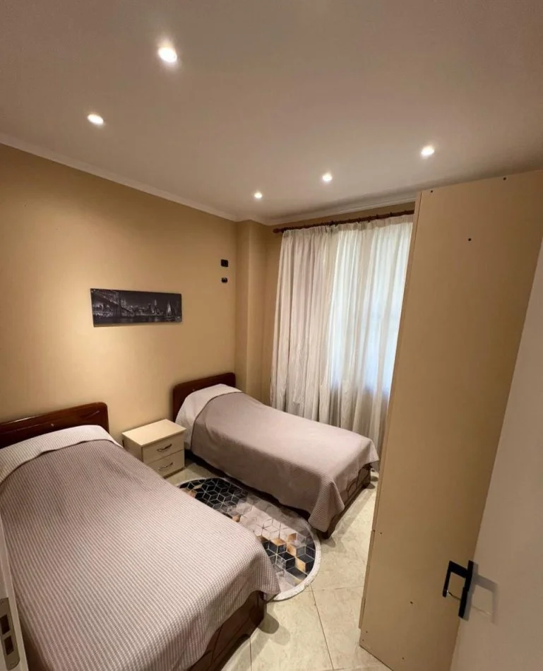 Tirane, jepet me qera apartament 2+1 Kati 1, 90 m² 500 € 