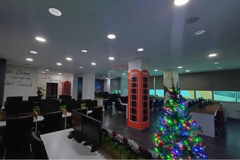 Tirane, shitet dyqan Kati 1, 202 m² 808.000 € (Rruga e Kavajes)