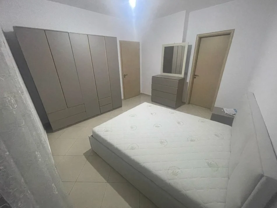 Tirane, jepet me qera apartament 2+1+Ballkon Kati 5, 120 m² 450 € (Teodor Keko)