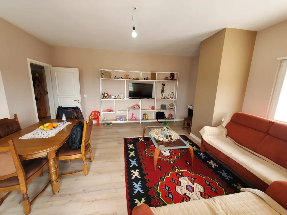 Tirane, shitet apartament 3+1 Kati 4, 260 m² 227.000 € (Fresku)