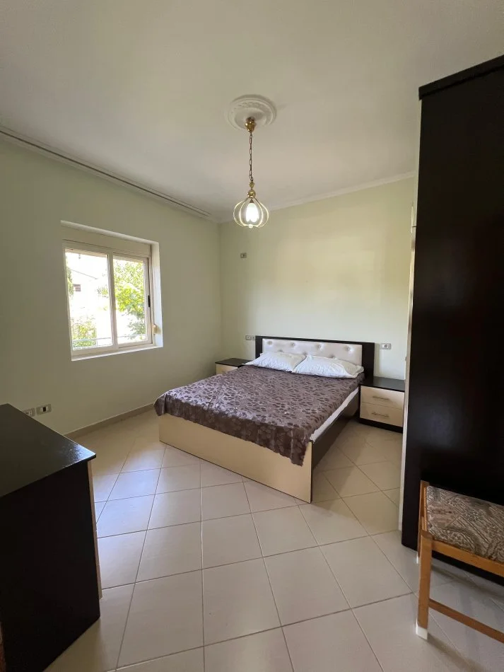 Tirane, jepet me qera 1+1 Kati 1, 60 m² 300 € (Rruga kokonozvwt)