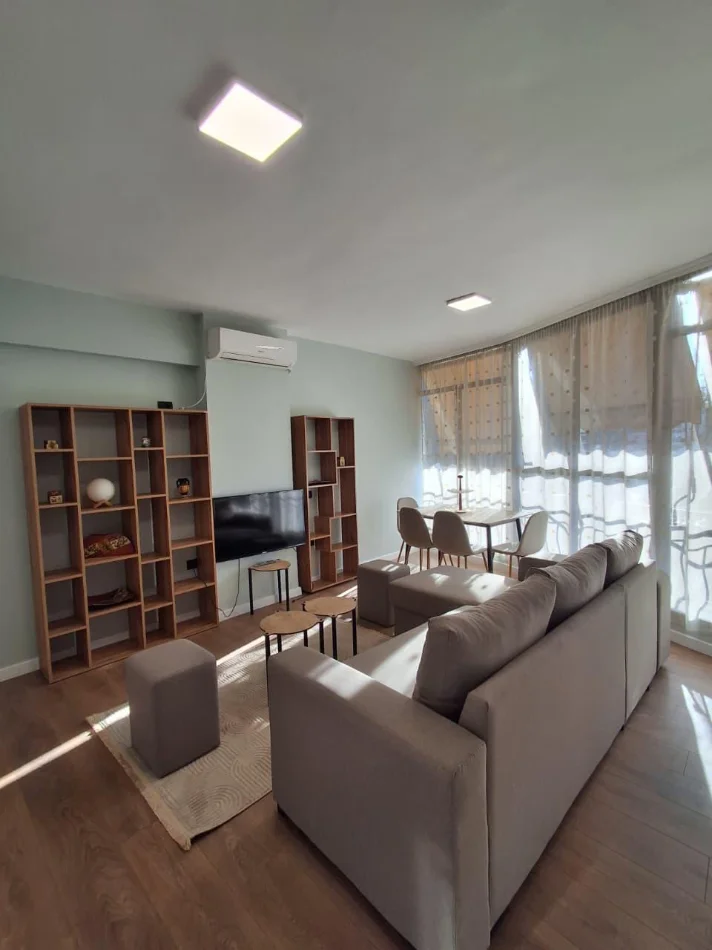 Tirane, jepet me qera apartament 1+1 Kati 7, 55 m² 600 € (Selvia prane spar)