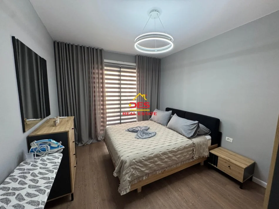Vlore, jepet me qera apartament 1+1+Ballkon Kati 4, 70 m² 450 € (Rruga Murat Tërbaçi)