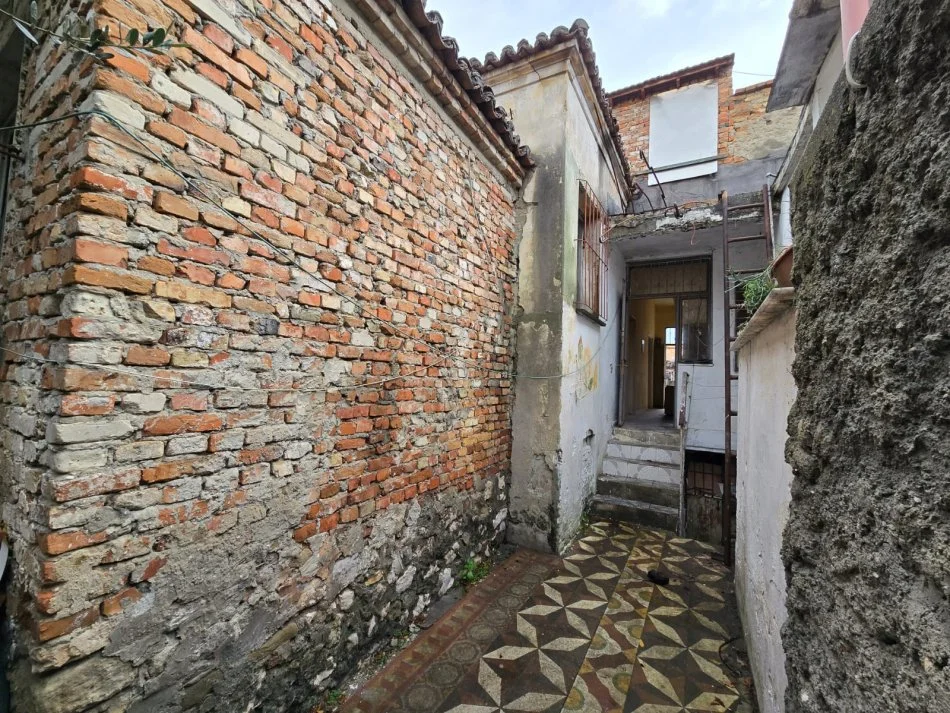 Durres, shitet shtepi 1+1 Kati 1, 107 m² 150.000 € (Durres)