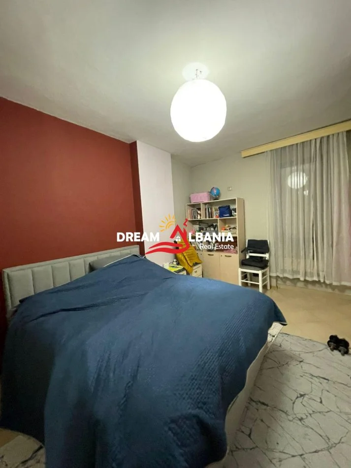 Tirane, jepet me qera apartament 2+1 , 100 m² 600 € (Yzberisht)