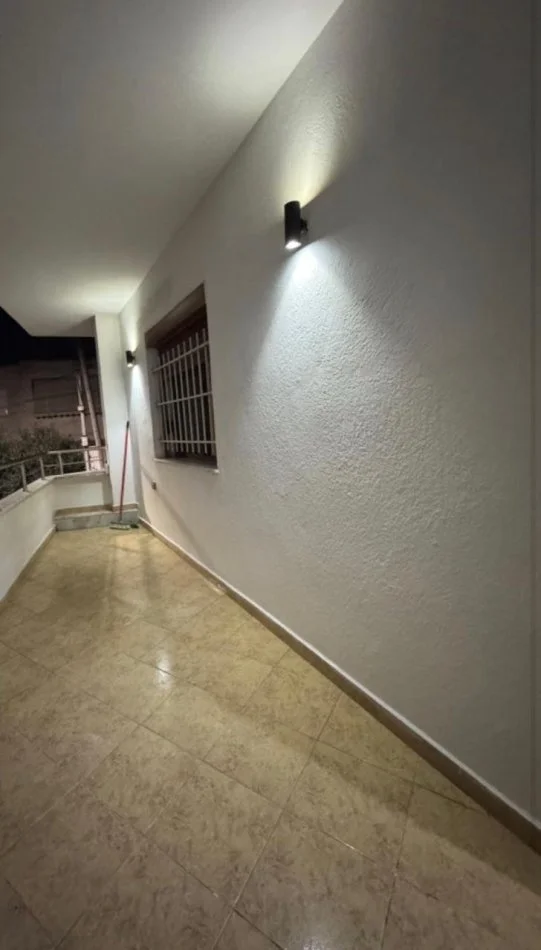 Tirane, jepet me qera shtepi 2+1+Ballkon Kati 2, 125 m² 450 € (Brryli , prane disko venue)