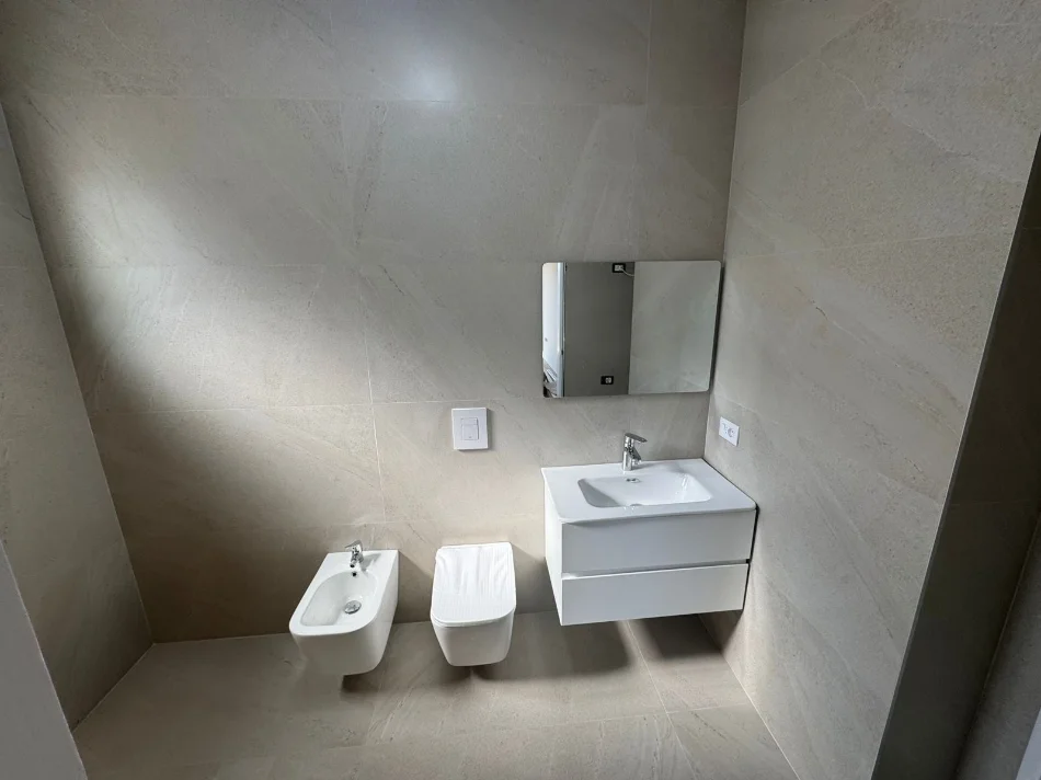 Tirane, shitet apartament 2+1+Ballkon Kati 7, 2 m² 