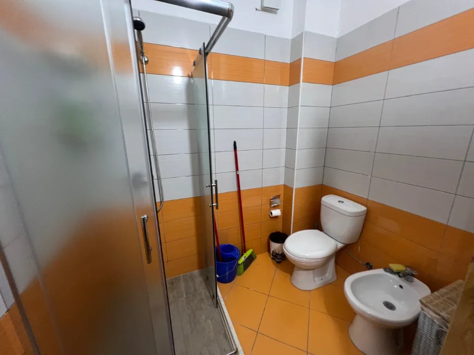 Shqiperi, jepet me qera apartament 1+1 Kati 6, 350 € 