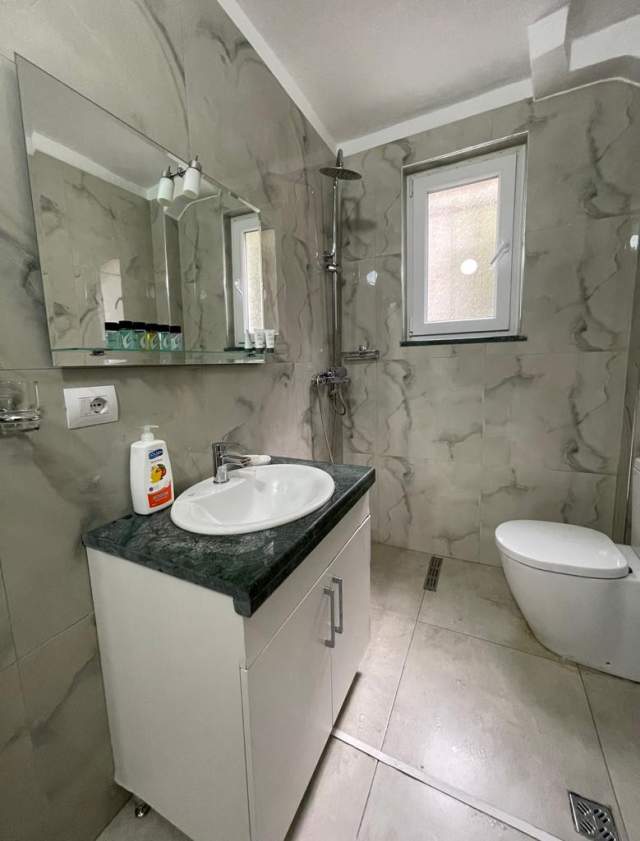 Tirane, jepet me qera apartament 1+1 Kati 1, 65 m² 480 Euro (Rruga Sulejman Delvina)