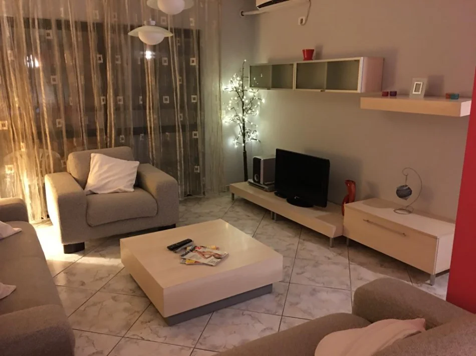 Tirane, jepet me qera apartament 1+1 Kati 2, 70 m² 750 € (Liceu Artistik)