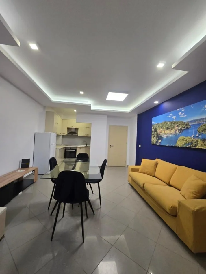 Tirane, jepet me qera apartament 2+1 Kati 2, 100 m² 750 € (Ambasada Amerikane ,Rruga e Elbasanit)