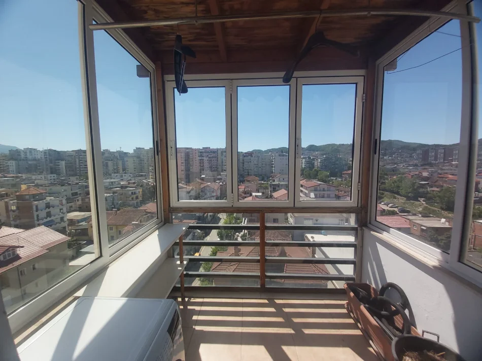 Tirane, jepet me qera apartament 2+1 Kati 8, 99 m² 600 € (rruga e kavajes)