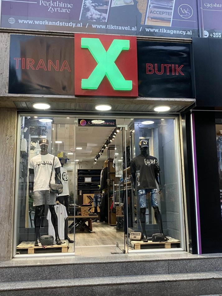 Tirane, shitet biznesi  me rroba per meshkuj. Kati 1, 50 m² (21sh, rruga Muhamet Gjollesha)