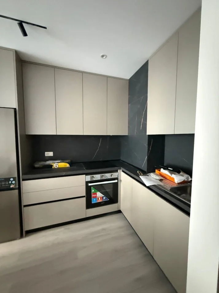Tirane, jepet me qera apartament 1+1 , 70 m² 400 € 