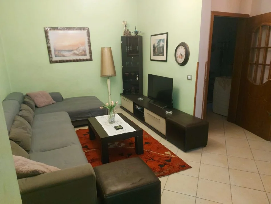 Tirane, jepet me qera apartament 2+1 Kati 2, 120 m² 55.000 € (Ish Tregu Elektrik)