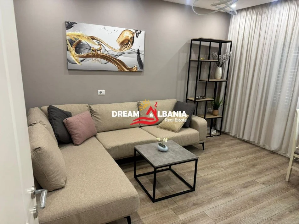 Tirane, jepet me qera apartament 1+1 , 60 m² 600 € (ish restorant Durresi)