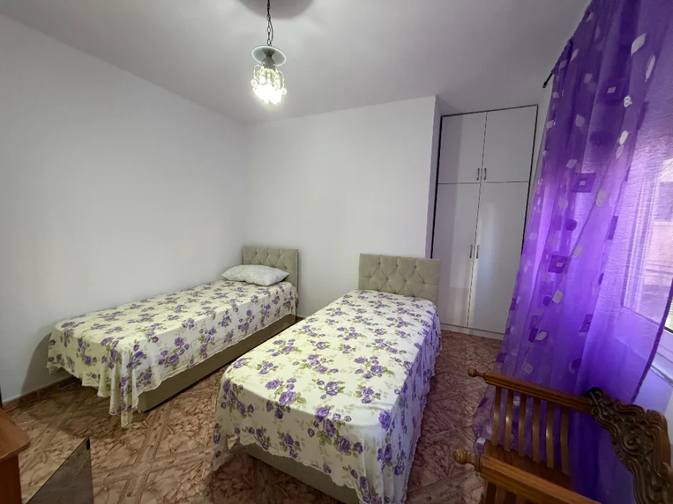 Durres, jepet me qera apartament 2+1+Ballkon , 85 m² 400 € (gjykata)