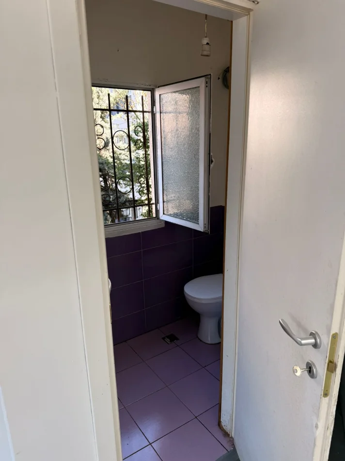 Tirane, jepet me qera zyre Kati 2, 30 m² 750 € (21 Dhjetori)