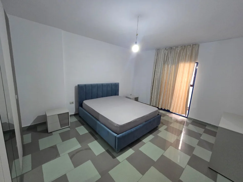 Tirane, jepet me qera apartament 1+1 Kati 2, 65 m² 450 € (Rruga e Elbasanit perballe Luarasit)