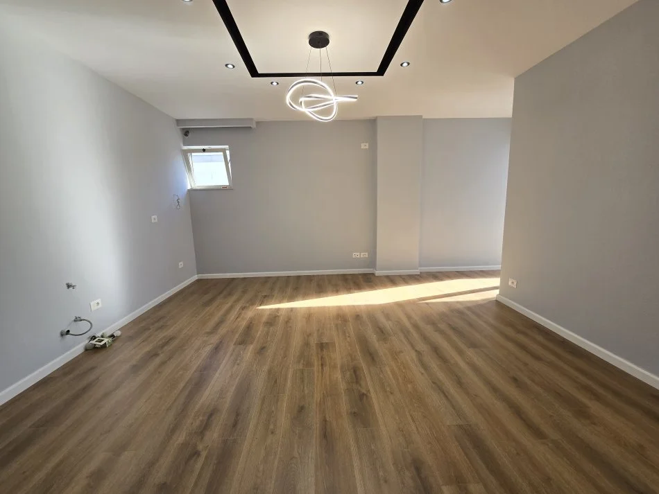 Tirane, shitet apartament 2+1+Ballkon Kati 8, 99 m² 108.000 € (Kthesa Kamzes)