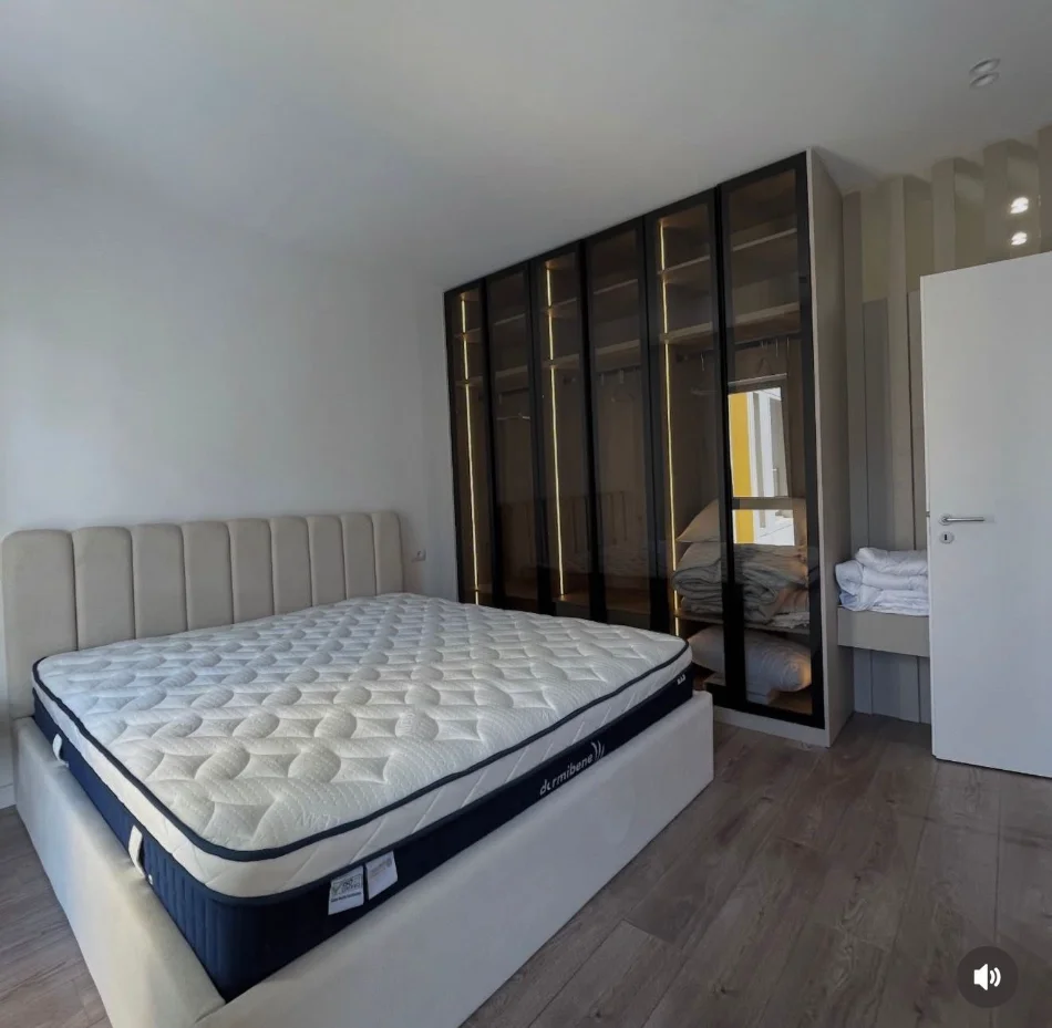 Tirane, jepet me qera apartament 2+1 Kati 9, 100 m² 900 € (ZOGU ZI)