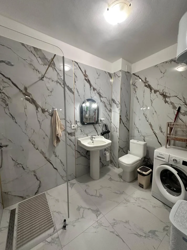 Tirane, jepet me qera apartament 1+1 Kati 6, (Rruga Muhamet Gjollesha)