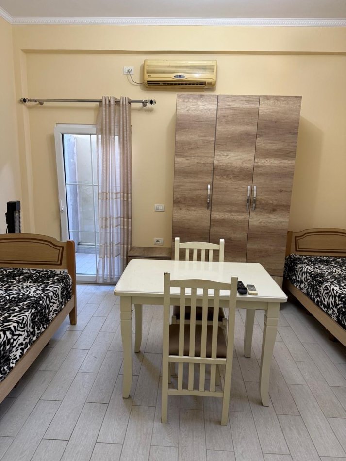 Tirane, jepet me qera garsonier 1+1 , 30 m² 200 € (Fuat toptani)