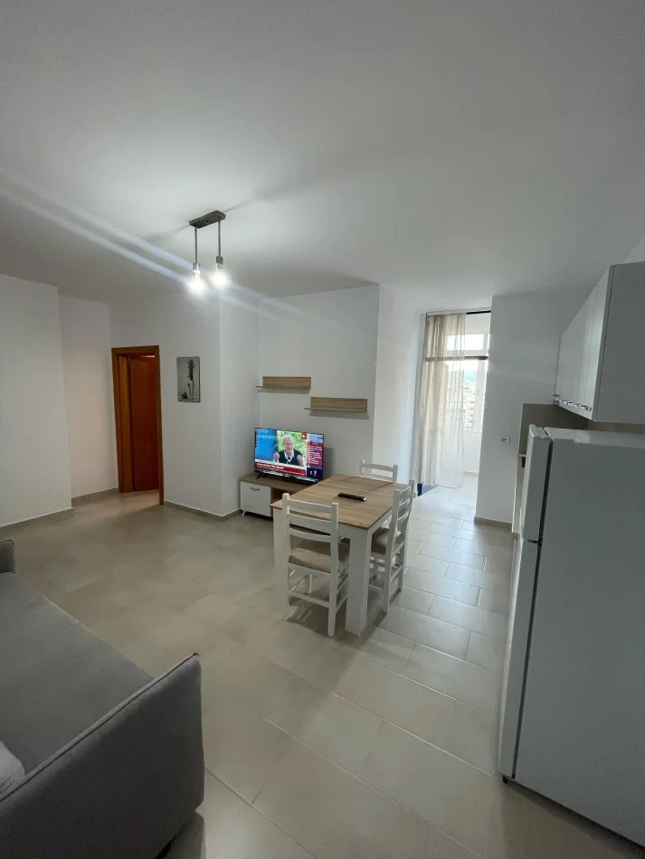 Tirane, jepet me qera apartament 1+1+Ballkon Kati 8, 78 m² 550 € (Rruga e Kavajes)