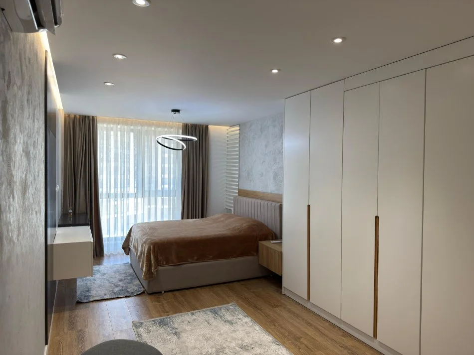 Tirane, jepet me qera apartament 2+1+Ballkon Kati 4, 900 € (Garden Residence Turdiu)