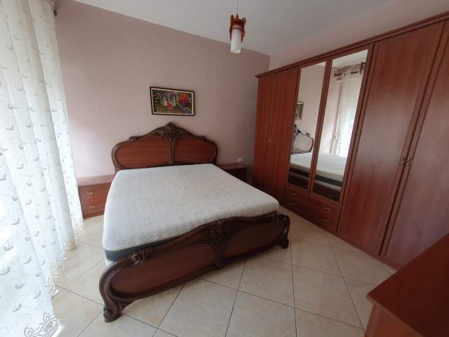 Tirane, jepet me qera apartament 2+1+BLK Kati 2, 100 m² 450 Euro (Rruga Kavajes)